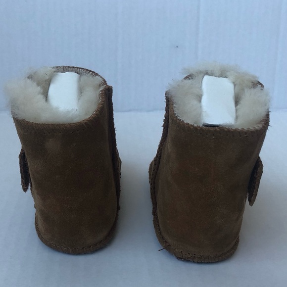 Baby size small Ugg Boots - Picture 2 of 9